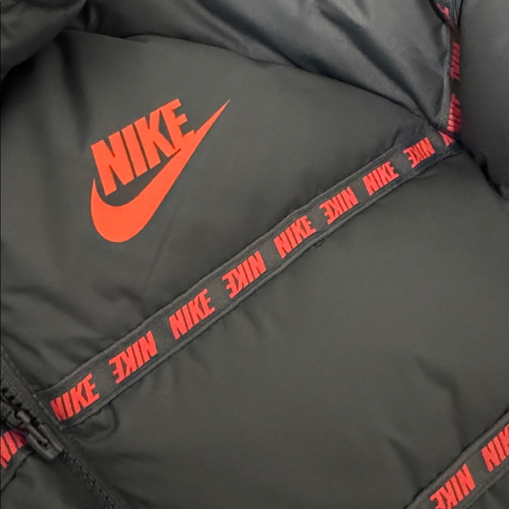 Nike Puffer Jacket - Picture 3 of 4